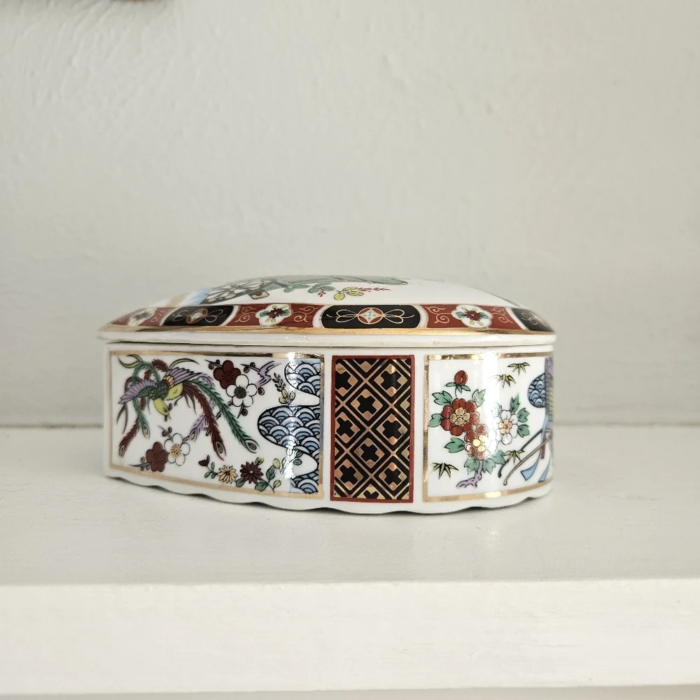 Vintage Japanese Imari Style Heart Shaped Trinket Box